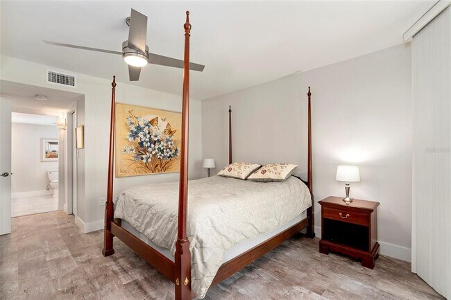 Building Photo - 6500 Sunset Way