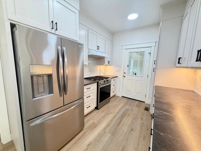 Building Photo - Magnolia Drive is Ready for YOU!