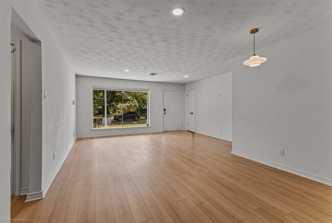 Building Photo - 1351 Dell Oak Dr