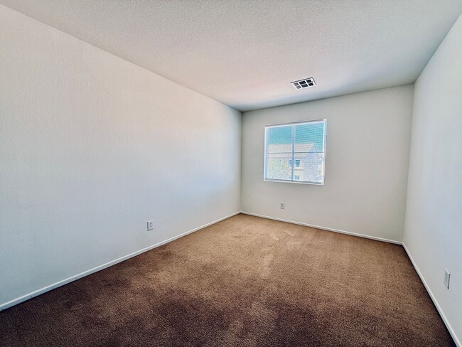 Building Photo - Available Now-Lovely Two Story Home!  Make it yours!