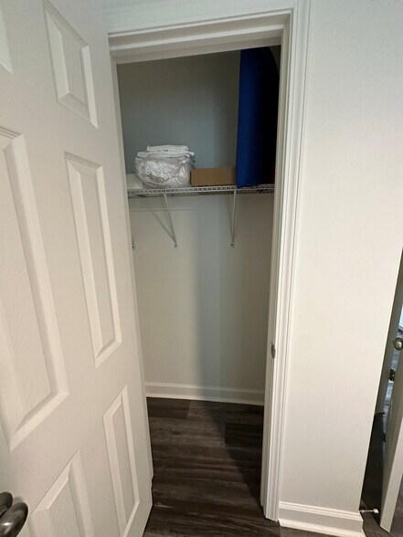 Building Photo - 121 Forest St