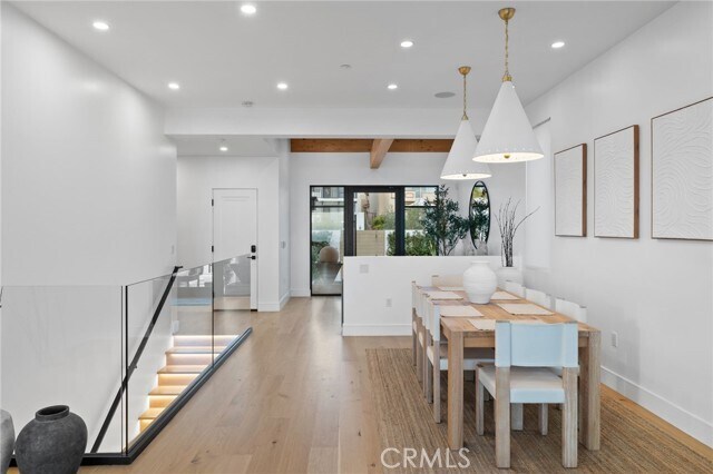 Building Photo - 807 N Paulina Ave