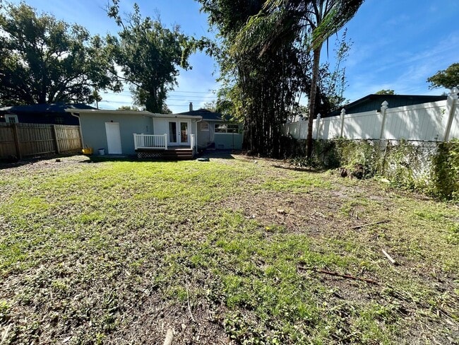 Building Photo - Gorgeous updated 2-bedroom 2-bath home wit...