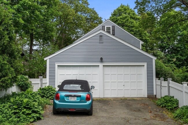 Building Photo - 205 Brattle St
