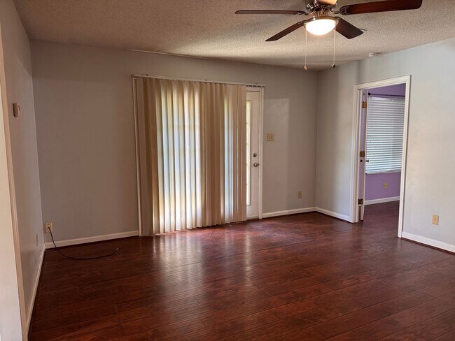 Building Photo - 3993-3997 VALLEY DR