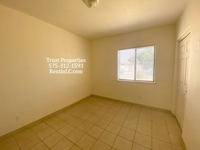 Primary Photo - 614 S Almendra St