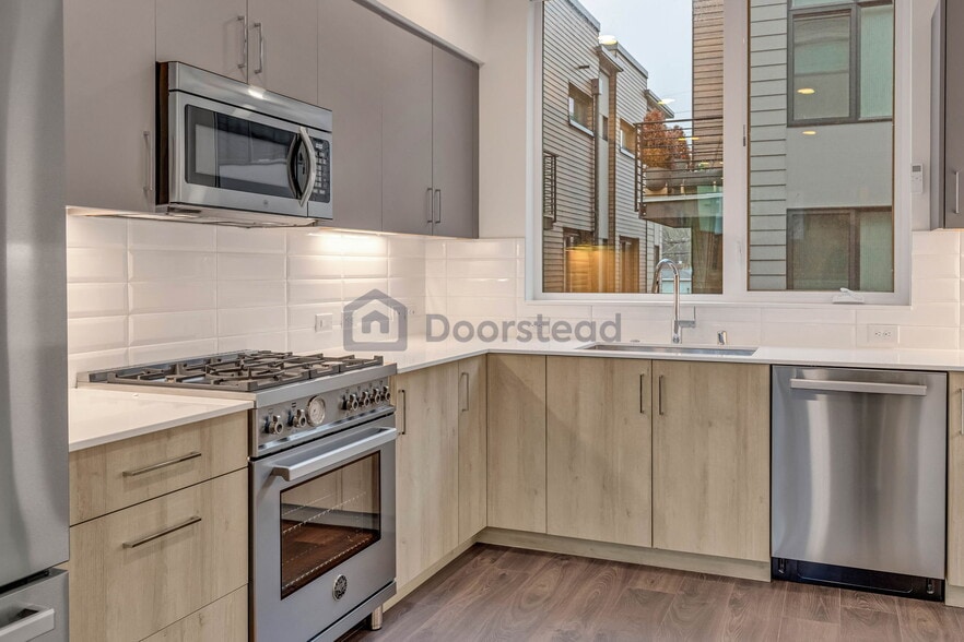 Building Photo - 6309 9th Ave NE