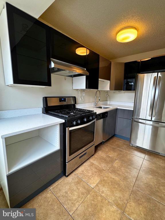 Building Photo - 2500 N Van Dorn St