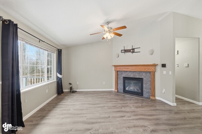 Building Photo - 3 BEDROOM | 2 BATHROOM | 2 CAR GARAGE