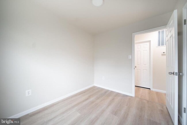 Building Photo - 11209 Caroline Ave