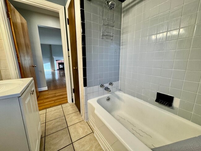 Building Photo - 479 Stratford Dr