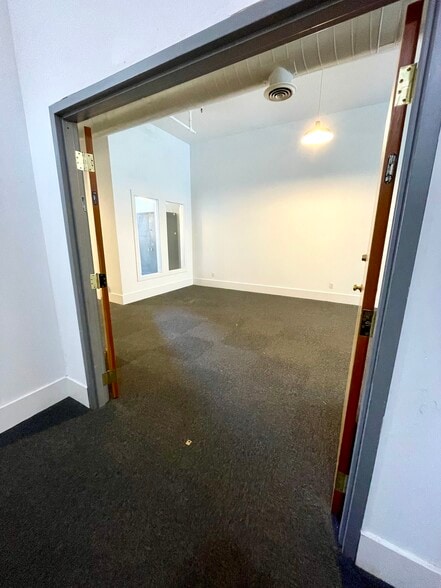 Building Photo - 122 N 3rd St