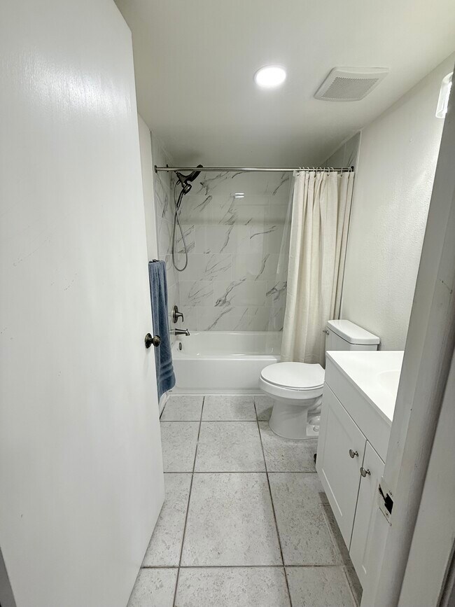 Building Photo - 3714 Greenery Ct