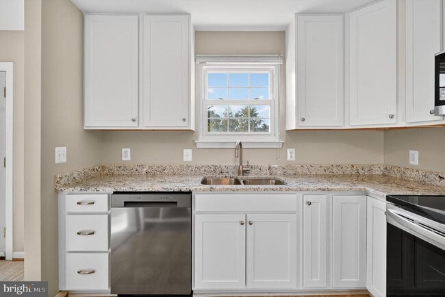 Building Photo - 7850 Greengate Way