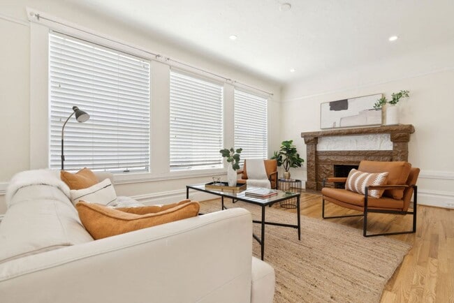 Building Photo - EPIC REA - Great Renovated ( all appliance...