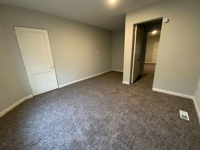 Building Photo - 1400 Bass Ave