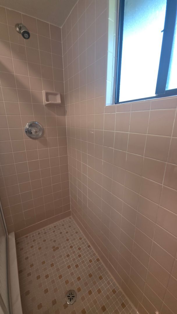 Building Photo - Beautiful Pond Front 2 Bedroom 2 Bath Townhome in the Wood Haven Community