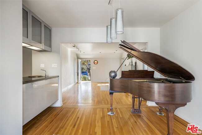 Building Photo - 2209 Pearl St