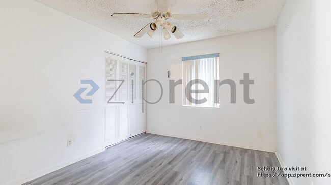 Building Photo - 604 Roselyn Ave