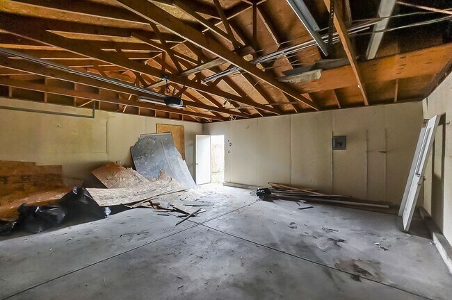 Building Photo - 512 Troy St