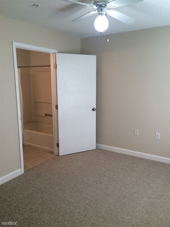 Building Photo - 1410 Collegiate Cir