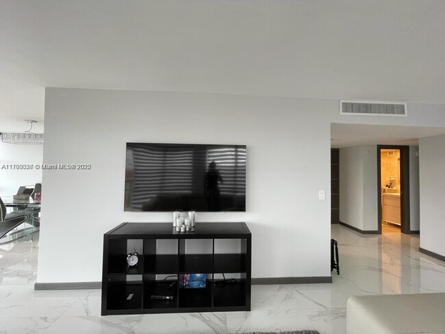 Building Photo - 2049 S Ocean Dr