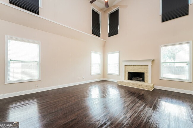 Building Photo - 917 Southfork Dr