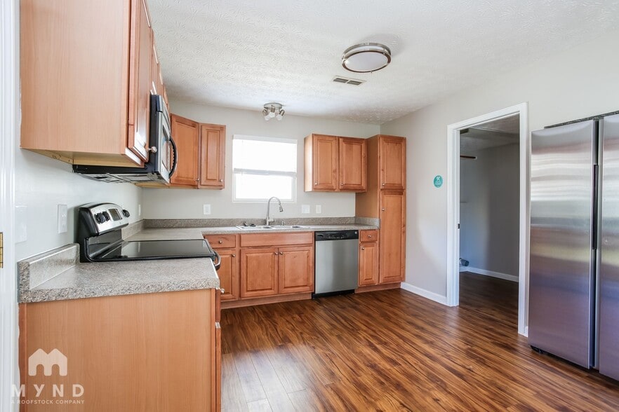 Building Photo - 540 Rockets St