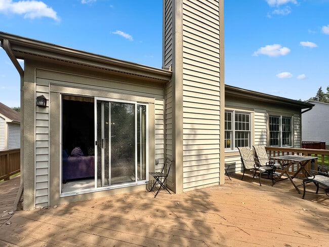 Building Photo - 41589 Sleepy Hollow Dr