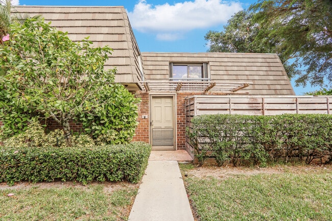 Building Photo - 803 8th Terrace