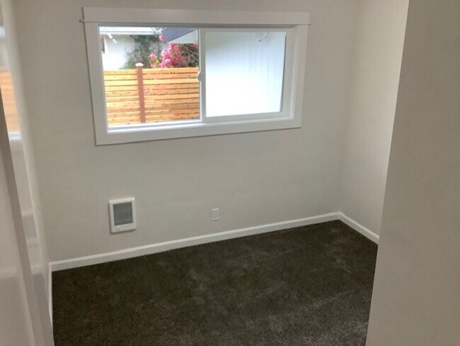 Building Photo - 2077