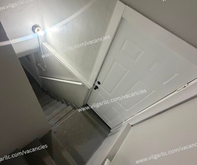 Building Photo - Newly updated 5 Bedrooms, 2- Bathroom Home