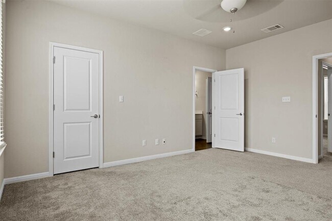 Building Photo - 1020 Vista View Dr