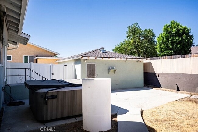 Building Photo - 11051 Quill Ave
