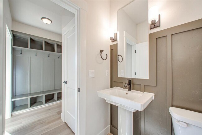 Building Photo - Luxury Townhome in the Heart of Eagle — 3 Beds + 3 Baths + Premium Amenities