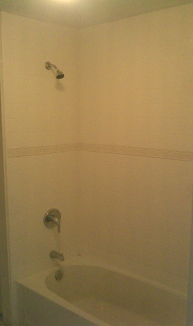 Building Photo - Large 2 Bedroom 1 Bath in MT Washington