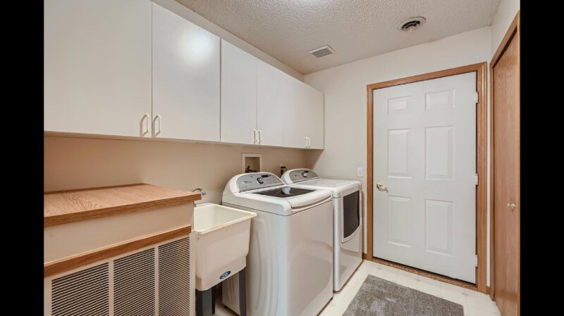 Building Photo - 9427 Prairieview Trail N