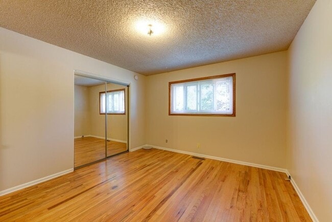 Building Photo - "Rare Find" Updated Large 5 Bedroom home W/Finished Basement!