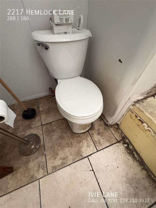 Building Photo - 2217 Hemlock Ln