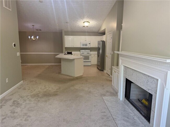 Building Photo - 1001 Holly Dr