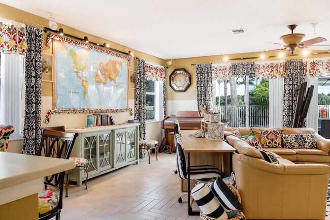 Building Photo - 2070 Chagall Cir