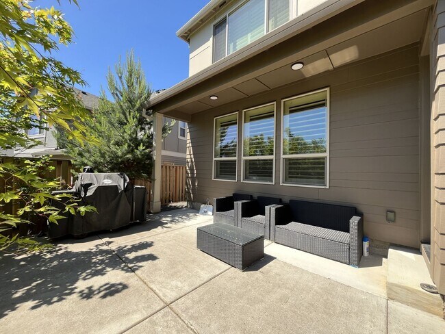 Building Photo - Elegant South Cooper Mountain Home with 4 Bedrooms, Bonus Room, Main-Level Suite & Designer Finishes