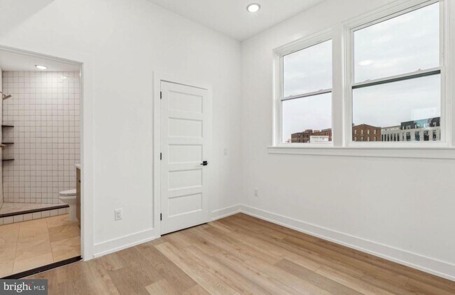 Building Photo - 136 E Cumberland St