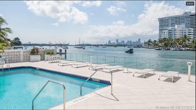 Building Photo - 1450 Lincoln Rd