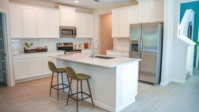 Building Photo - 563 Holly Lks Dr
