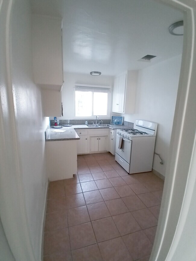 Building Photo - 1801 N Gramercy Pl