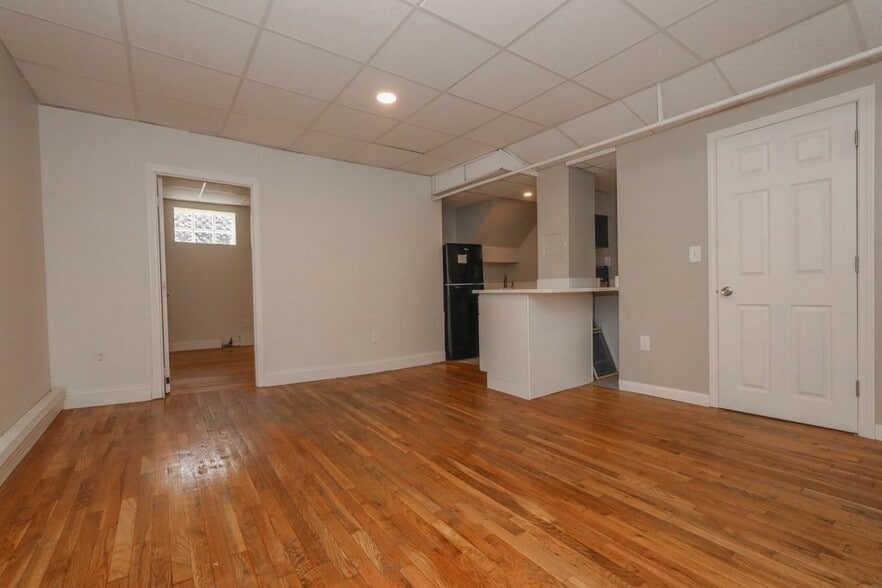 Building Photo - 16 Aberdeen St