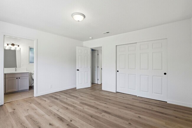 Building Photo - Beautifully Remodeled Property