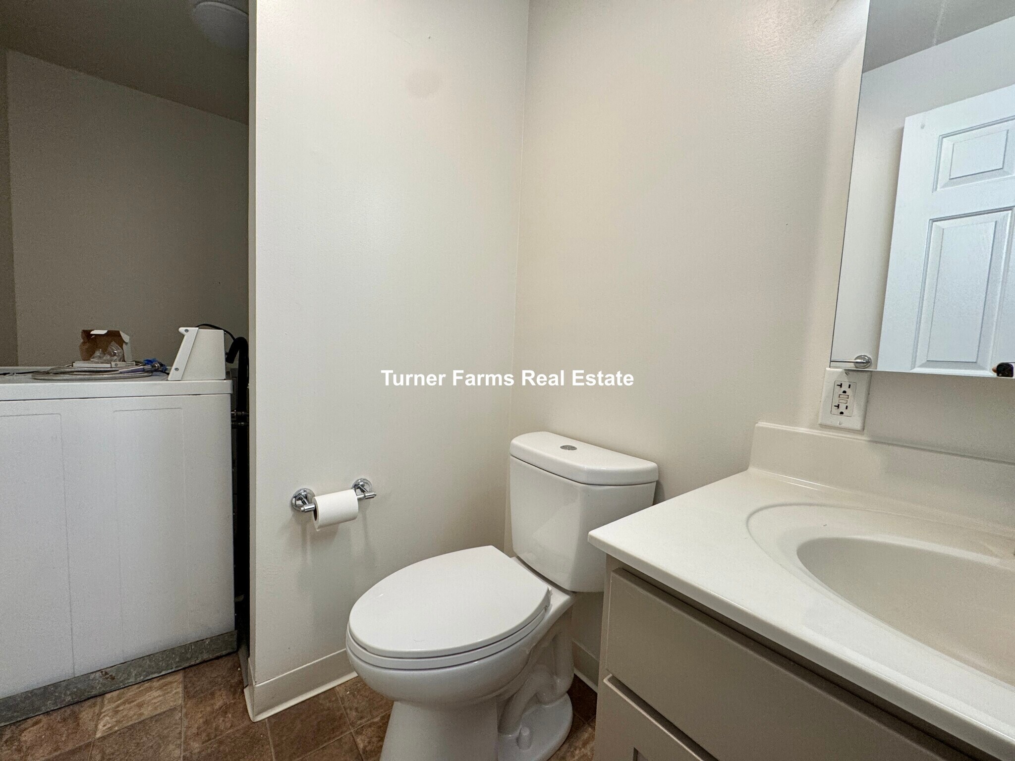 Building Photo - 693 Parker St