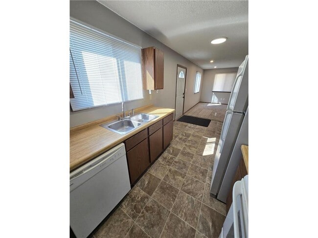 Building Photo - 6662 84th Ct N